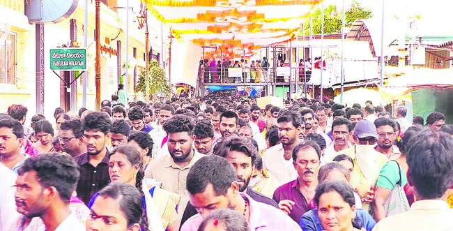 వైకుంఠవాసా.. శ్రీవేంకటేశా..