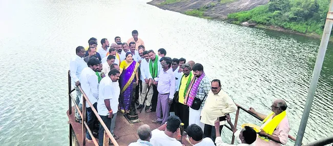 పెద్దగెడ్డ నీరు విడుదల 
