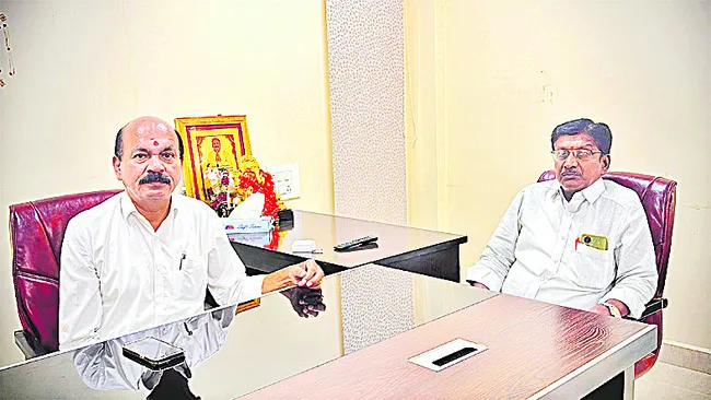 పీసీసీ అధ్యక్షుడికి మతి భ్రమించింది