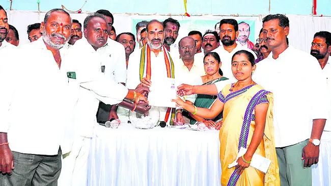 అర్హులకు ఇందిరమ్మ ఇళ్లు
