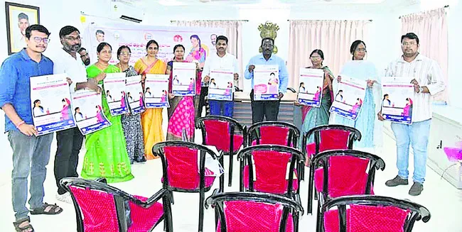 బిడ్డ పుట్టిన గంటలోపు తల్లిపాలను అందించాలి : కలెక్టర్