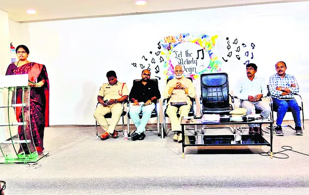 డ్రగ్స్పై అవగాహనకే ప్రహరీ క్లబ్లు