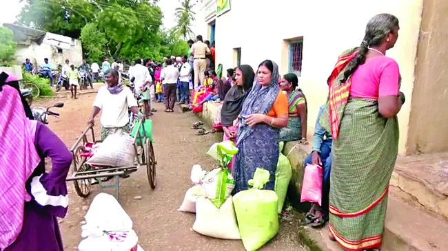 రేషన్‌ కష్టాలు తీరేదెన్నడో? 