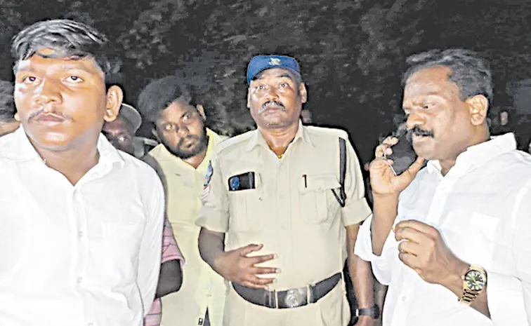 టీడీపీ నేతల కనుసన్నల్లోనే ఇసుక అక్రమ రవాణా