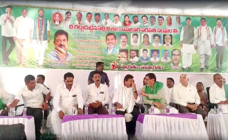 కరీంనగర్‌: మంత్రుల పర్యటనలో మళ్లీ బయటపడ్డ విభేదాలు