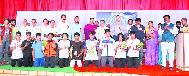 క్రీడలపై దృష్టి సారించాలి