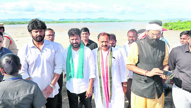 ఆకస్మిక పర్యటన .. అనేక అంశాలు