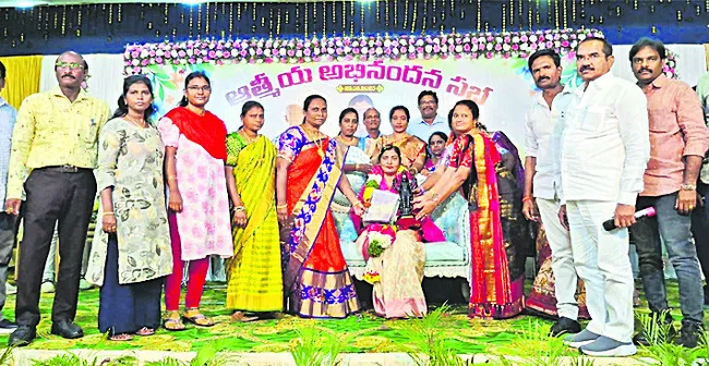 డీఎంహెచ్ఓకు ఘన సన్మానం