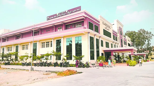 ఆ ప్రభుత్వాస్పత్రిలో ఏం జరుగుతోంది?