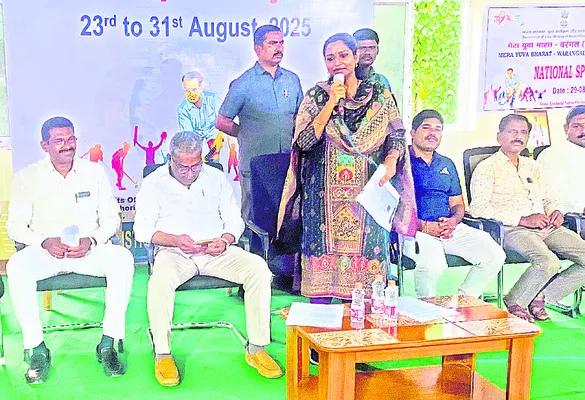 ధ్యాన్చంద్ను స్ఫూర్తిగా తీసుకోవాలి