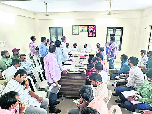 అధికారులు అప్రమత్తంగా ఉండాలి