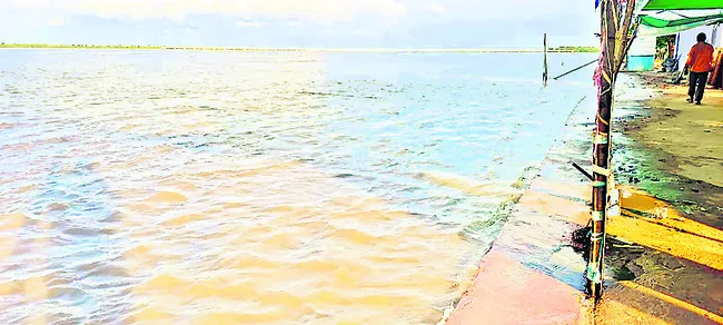 గోదావరి పరవళ్లు