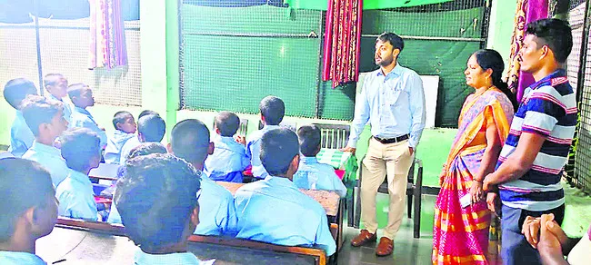 వృత్తి విద్యాకోర్సుల్లో శిక్షణ ఇవ్వాలి