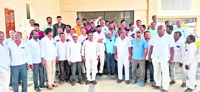 రేషన్.. కమీషన్ పెండింగ్