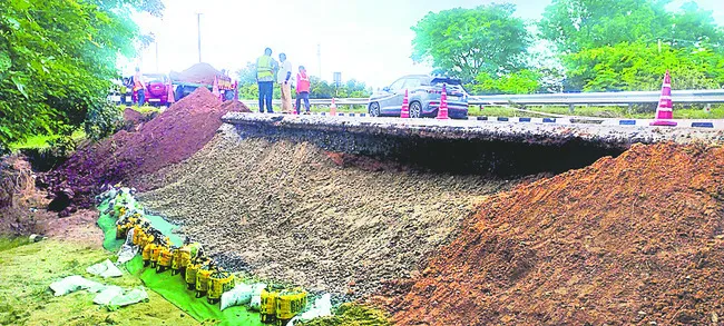 వంతెన చిన్నది.. వాగు పెద్దది