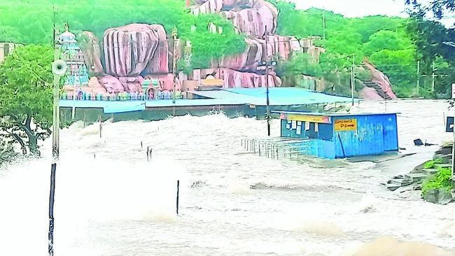 చినుకు పడితే అంతే..