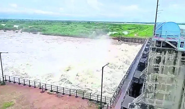 ‘గడ్డెన్నవాగు’కు తగ్గని వరద