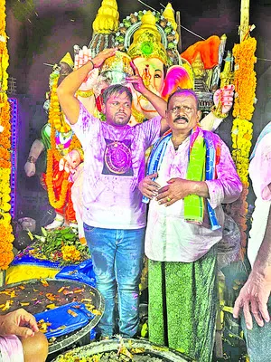 రూ. 6.40 లక్షలు పలికిన ఆనంద్పేట లడ్డూ