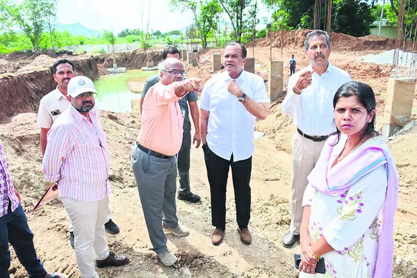 అన్ని హంగులతో కలెక్టరేట్‌ నిర్మాణం