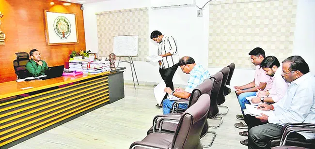 సోలార్ పథకానికి భూములు కేటాయించాలి