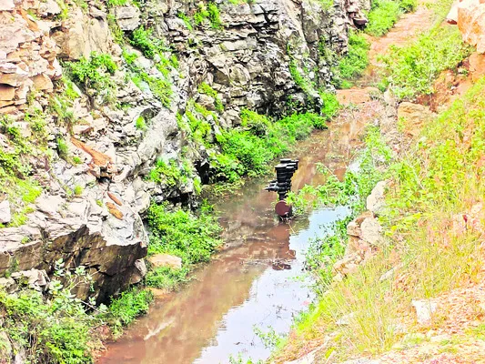 రాళ్లున్న చోట నాసిరకం పనులు
