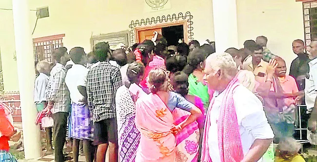 కొందరికే యూరియా