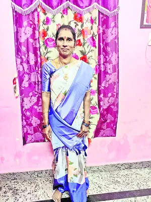 ప్రయివేటు అంబులెన్స్ ఢీకొని మహిళ మృతి
