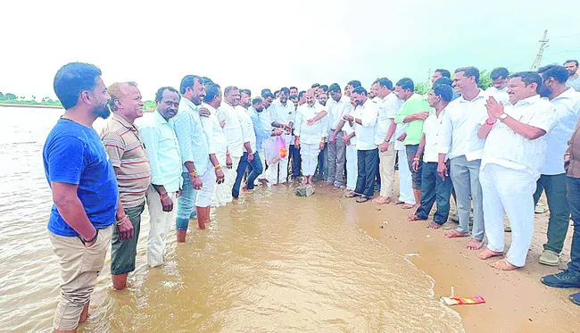 ప్రభుత్వ విప్‌ పూజలు
