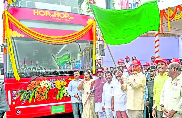 డబుల్‌ డెక్కర్‌ బస్సుల ప్రారంభం