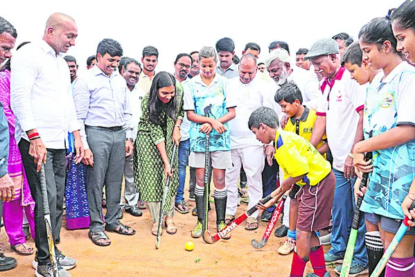 విద్యతోపాటు క్రీడలూ ముఖ్యం
