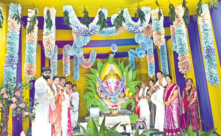 రూ.1.53 కోట్ల కరెన్సీతో అలంకరణ