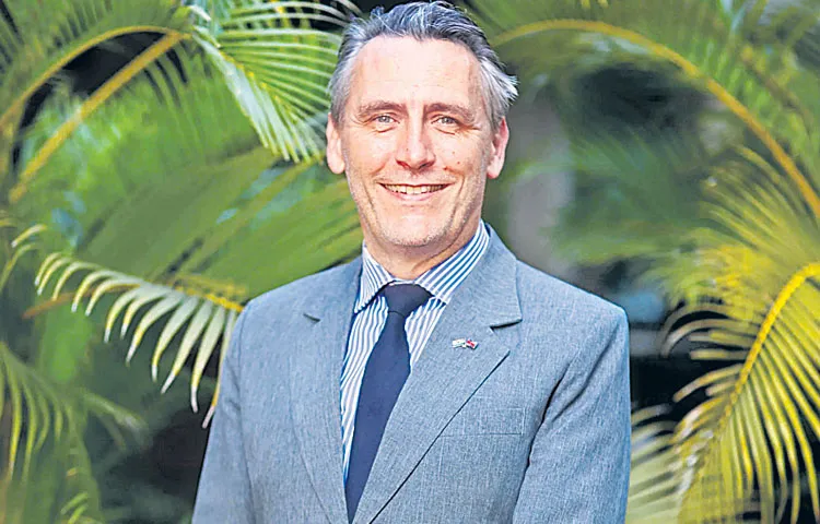 UK Deputy High Commissioner Gareth Winn Owen with sakshi