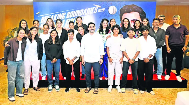 మహిళా క్రికెట్ జట్టుతో లోకేష్ చిట్చాట్