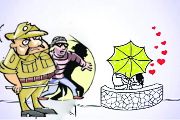 వీడియోలు తీసి.. నిలువునా దోచేసి!