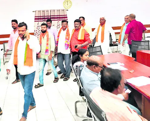 నవరాత్రోత్సవ ఏర్పాట్లపై అసంతృప్తి
