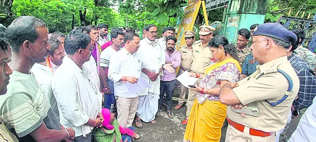బాధిత కుటుంబానికి న్యాయం చేయాలి
