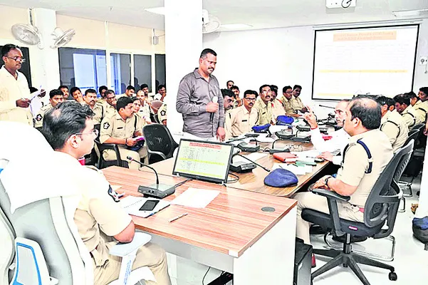 పెండింగ్ కేసులపై ప్రత్యేక దృష్టి