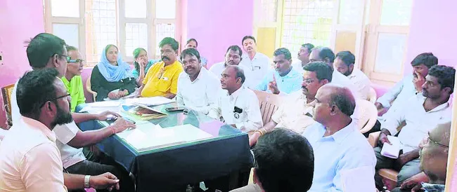 ఓటరు జాబితాపై రాజకీయ నాయకులతో సమీక్ష