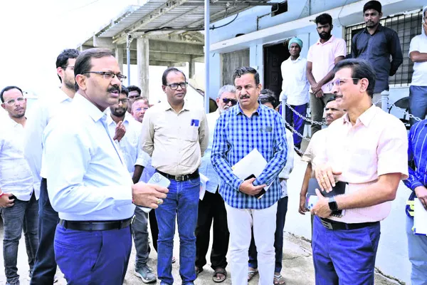 పరీవాహక ప్రజలను అప్రమత్తం చేయాలి