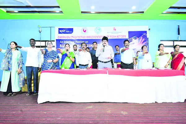 పని ప్రదేశాల్లో మహిళలకు భద్రత కల్పించాలి