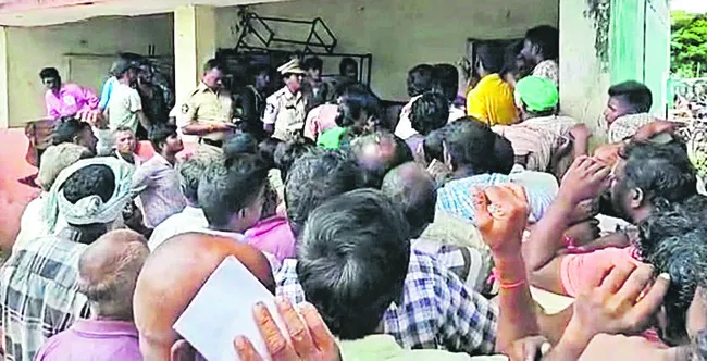 అవసరం మేరకే యూరియా తీసుకోవాలి