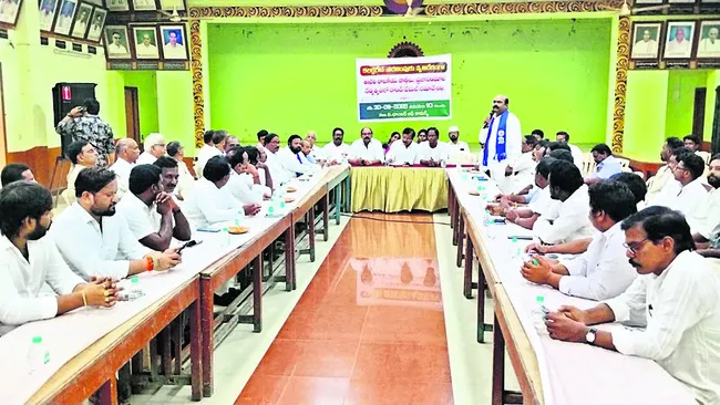 కలెక్టరేట్ తరలిస్తే ఉద్యమమే