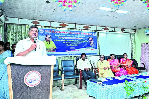 ప్రతికూలతలు అధిగమిస్తేనే ‘వికసిత్ భారత్’