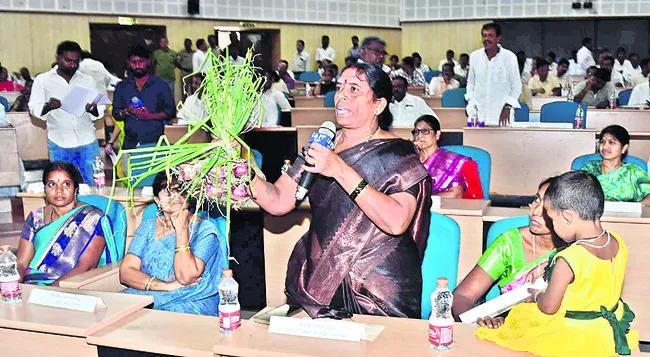 ● ఉల్లి రైతుల కంట కన్నీరు