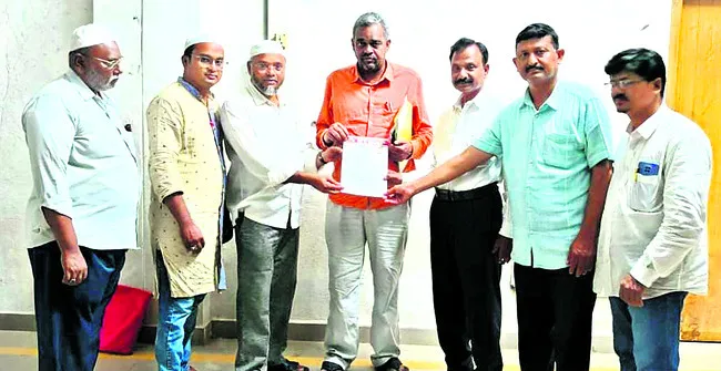క్లస్టర్ ఉపాధ్యాయులకు న్యాయం చేయాలి