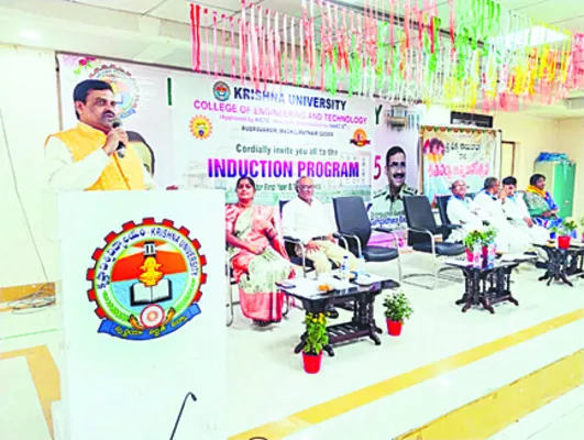 వర్సిటీ విద్య సమాజానికి ఉపయోగపడాలి 