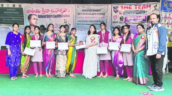 అన్ని రంగాల్లో ముందుండాలి