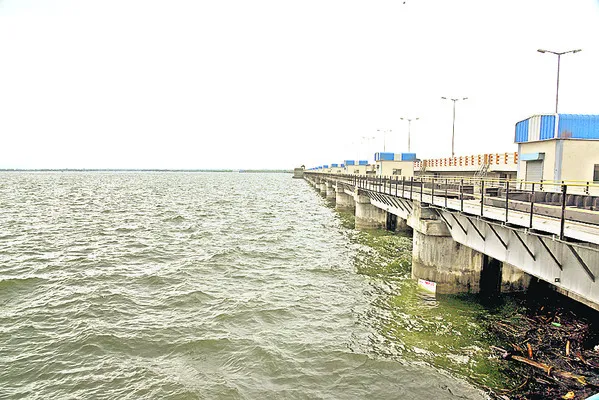 వరద బిరబిరా.. ప్రాజెక్టులు కళకళ