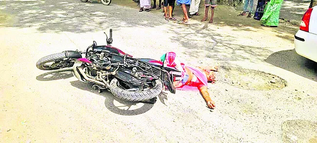 ఆర్టీసీ బస్సు ఢీకొని వృద్ధురాలు..
