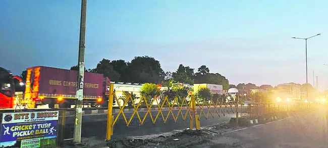 జాతీయ రహదారిపై ట్రాఫిక్ జామ్